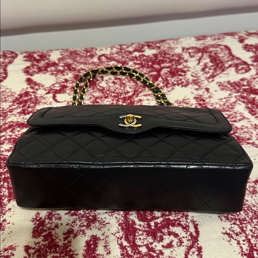 CHANEL Vintage 2-Toned CC Double Flap Bag Quilted Lamb Skin - Picture 9 of 16